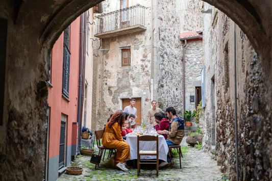 A Tavola, Insieme: il Cibo come Momento di Cura e Condivisione